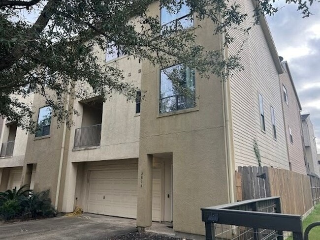 2816 Rusk St in Houston, TX - Foto de edificio - Building Photo