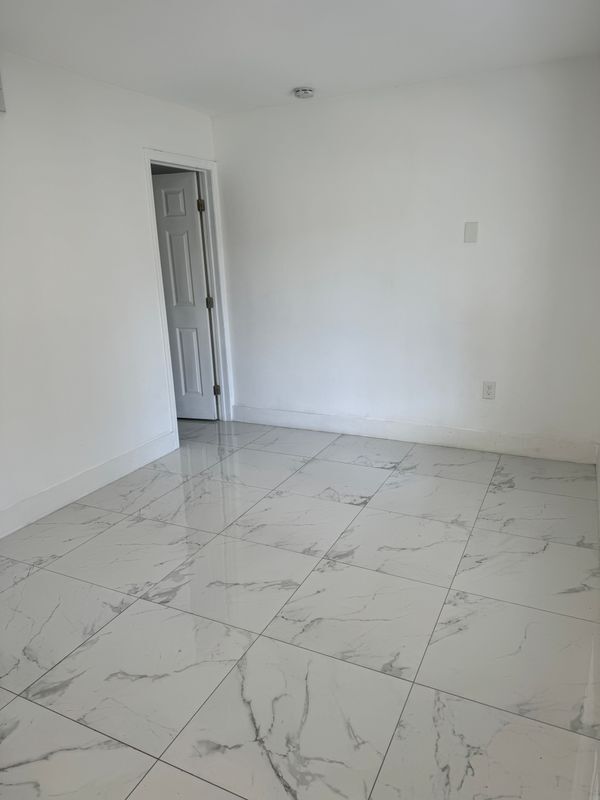 2807 NW 11th St in Miami, FL - Building Photo - Building Photo