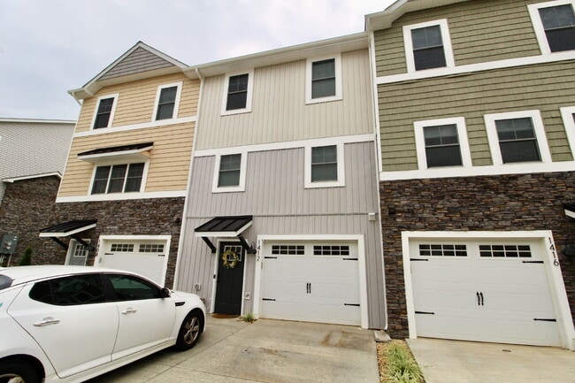 property at 1412 Palomino Trl