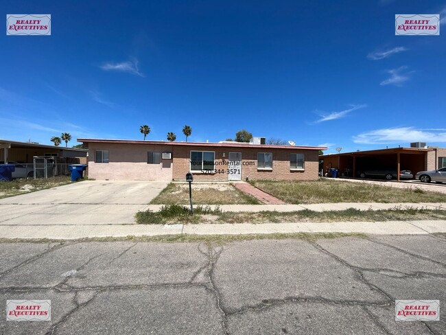 property at 2309 E Dakota St