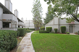 Riverview Gardens Apartments in Fresno, CA - Building Photo - Building Photo