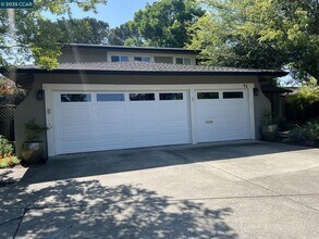 42 Horseshoe Ct in Walnut Creek, CA - Building Photo - Building Photo