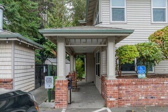 The Wilson Apartment - East Kent Hill in Kent, WA - Building Photo - Building Photo