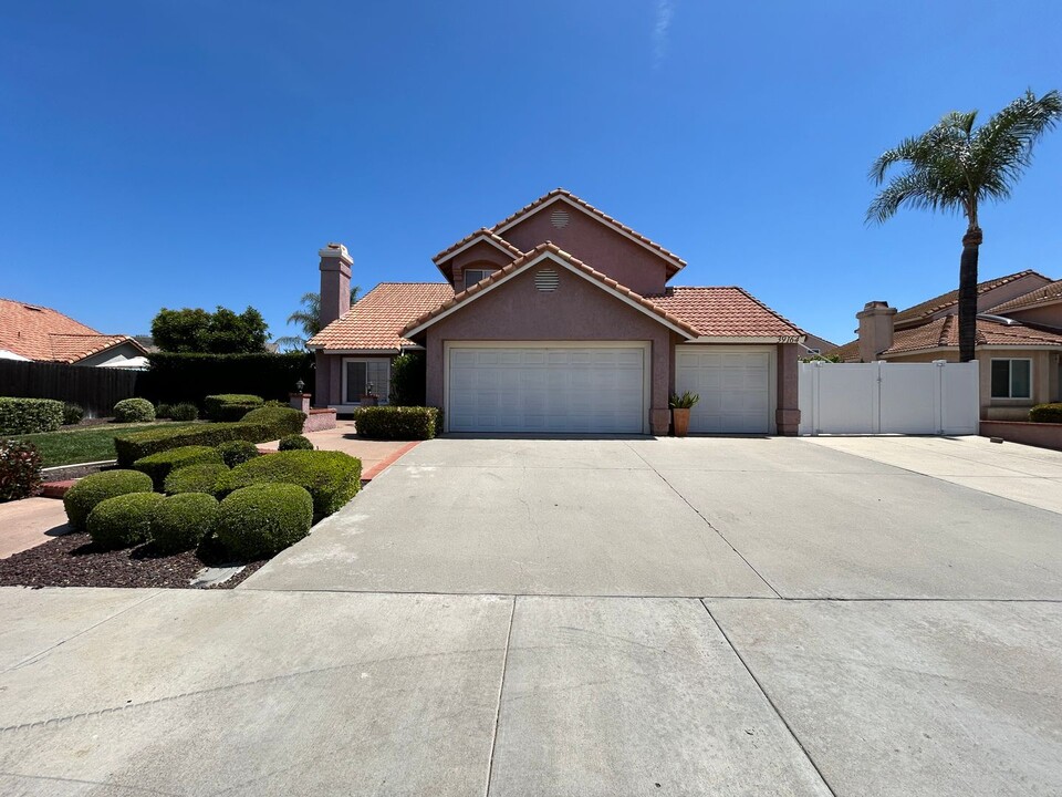 39164 Silktree Dr in Murrieta, CA - Foto de edificio