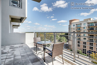 3622 Coral Way, Unit FL6-ID64 in Miami, FL - Foto de edificio - Building Photo