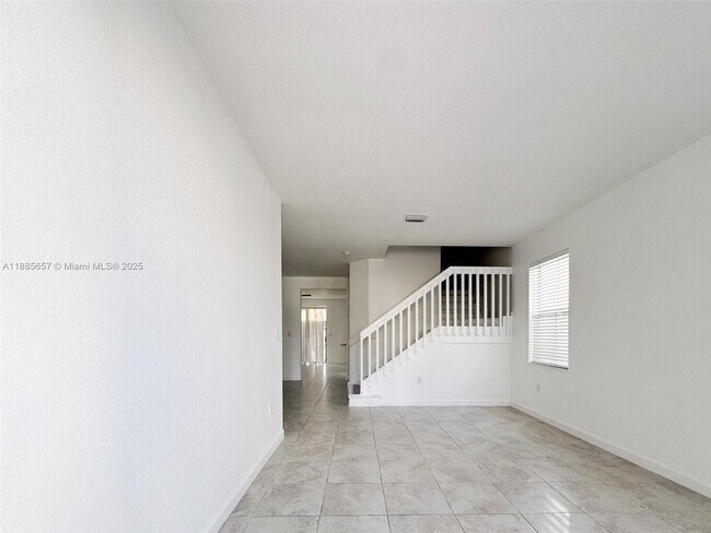 10436 W 34th Ct in Hialeah, FL - Building Photo - Building Photo