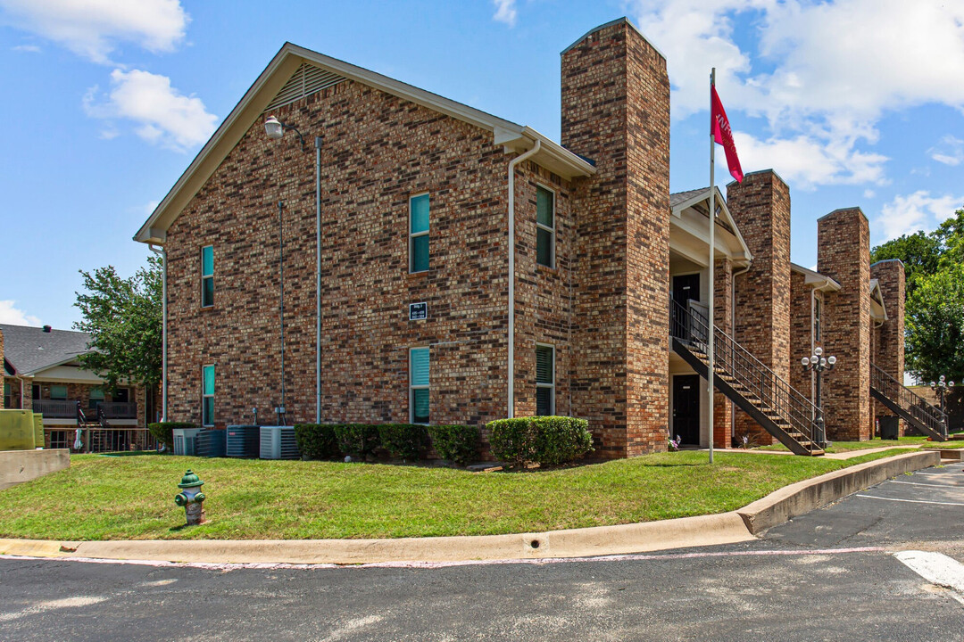 Towne Lake Apartments in Granbury, TX - Building Photo