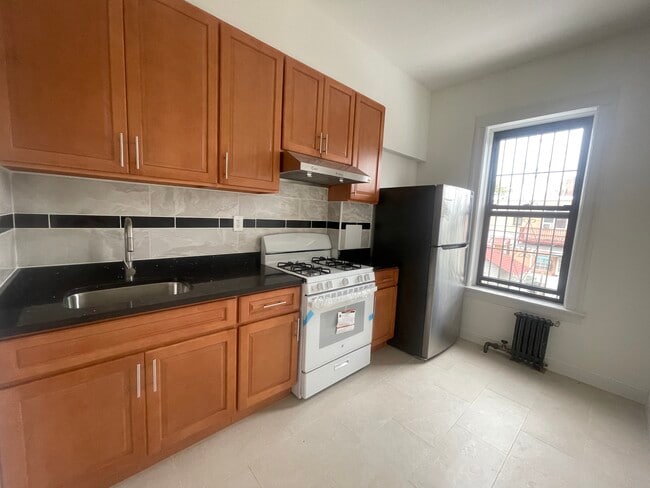 488 McDonald Ave, Unit 2