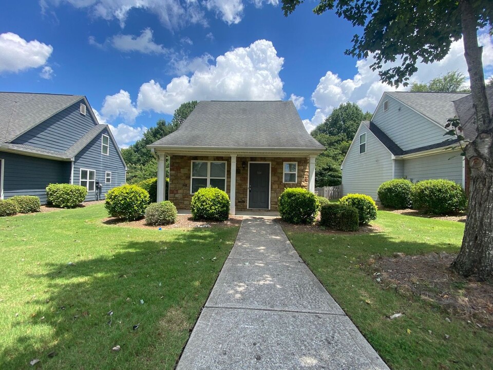 384 Bridgewater Cir in Athens, GA - Building Photo