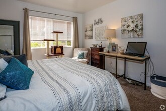 Lakeshore Place in Dayton, OH - Building Photo - Building Photo