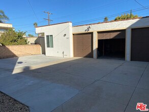 1112 Meadowbrook Ave in Los Angeles, CA - Building Photo - Building Photo
