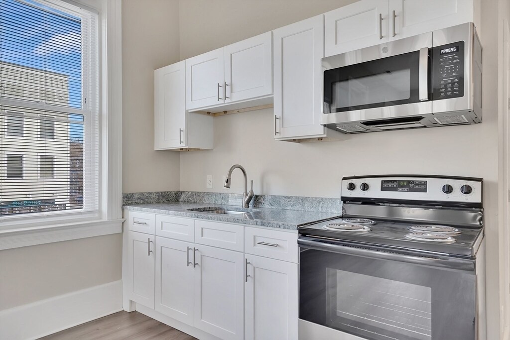 92.5 Maple St in Northampton, MA - Building Photo