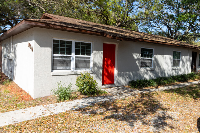 1100 Birchwood Ct in Leesburg, FL - Building Photo - Building Photo