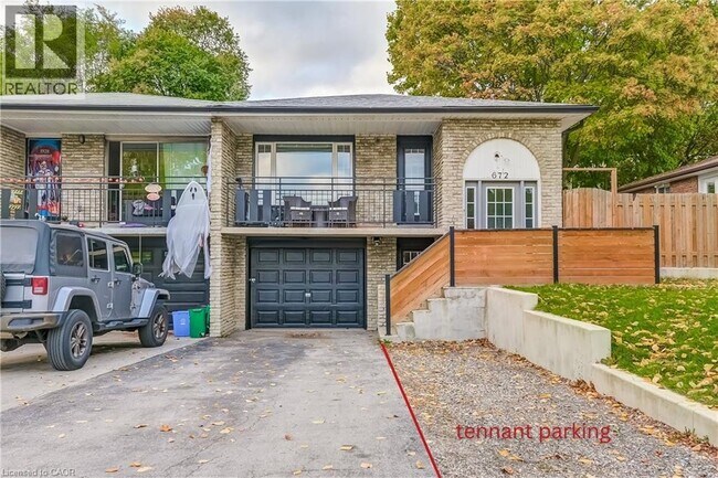 672 Castleguard Crescent in Burlington, ON - Building Photo - Building Photo