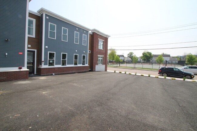 92 Sagamore St-Unit -102 in Quincy, MA - Building Photo - Building Photo