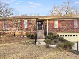 1828 Jacobs Ln in Vestavia Hills, AL - Building Photo
