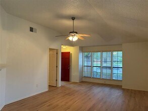 2428 Chestnut Way in Bedford, TX - Building Photo - Building Photo