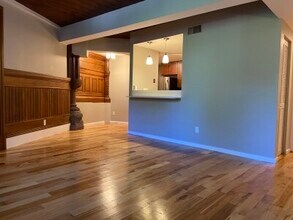 19 Bow St, Unit 1 Bed Den in Somerville, MA - Foto de edificio - Building Photo