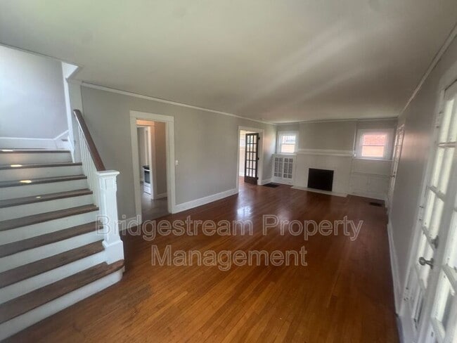 144 W Parkwood Dr in Dayton, OH - Building Photo - Building Photo