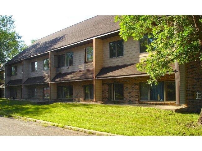 1440 9th St in Granite Falls, MN - Building Photo - Building Photo