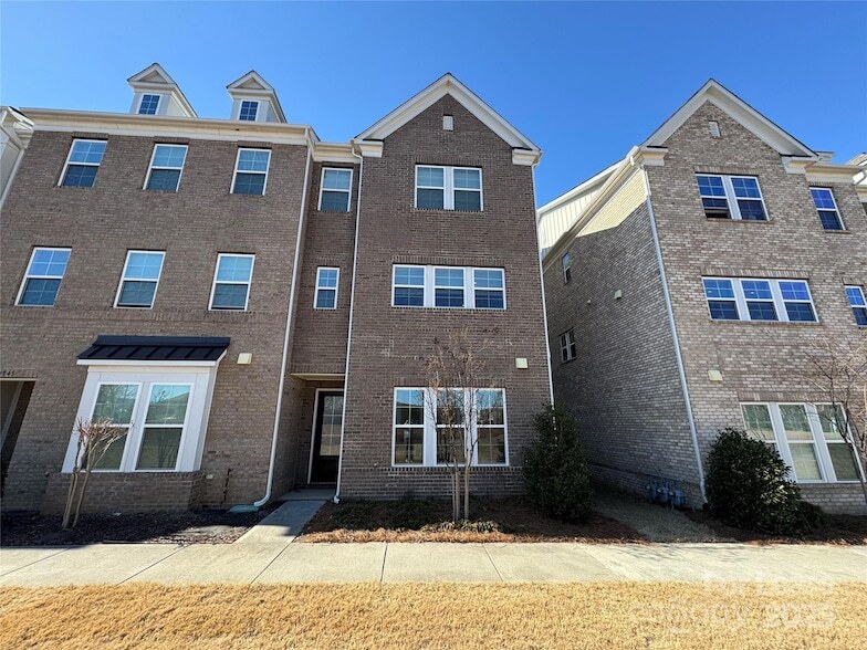 7941 Reunion Row Dr, Unit A303 in Charlotte, NC - Building Photo