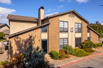 Country Greene Townhomes in Hurst, TX - Building Photo - Building Photo