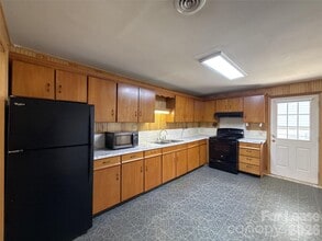 419 Greystone Rd in Charlotte, NC - Building Photo - Building Photo
