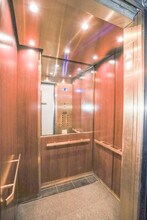 1209 W Sherwin Ave-Unit -211 in Chicago, IL - Building Photo - Building Photo