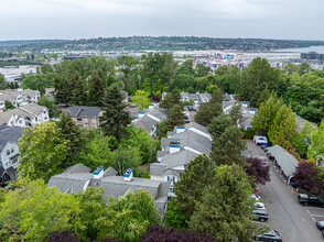 Sunset Garden Condominiums in Renton, WA - Building Photo - Building Photo