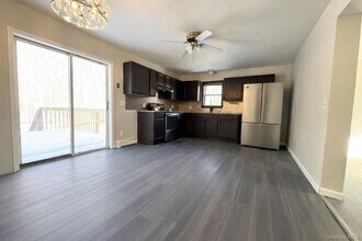 27 Dandelion Ln in Wallkill, NY - Building Photo - Building Photo