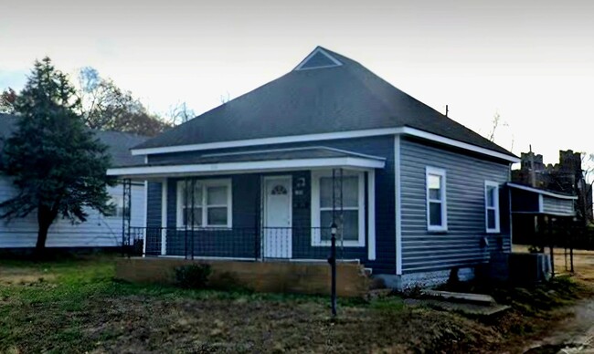 property at 106 E 15th St