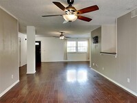 10689 Le Mans Dr in Dallas, TX - Building Photo - Building Photo