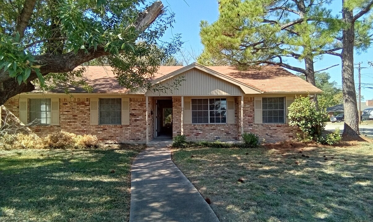 1311 Alpine Dr in Greenville, TX - Building Photo
