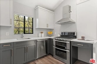 5637 W 83rd St in Los Angeles, CA - Building Photo - Building Photo