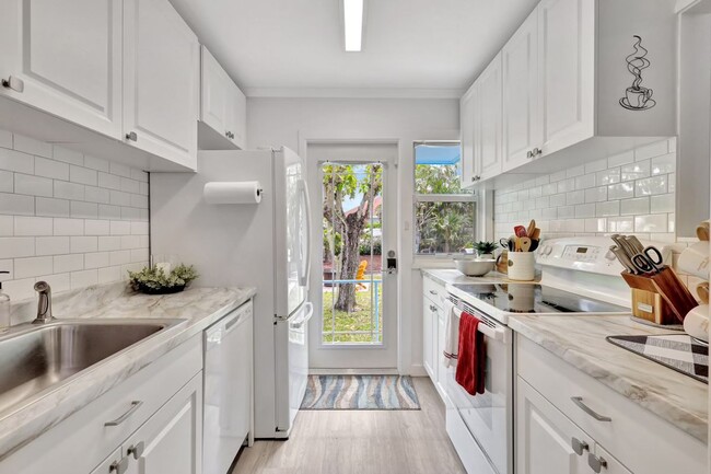 1028 Upland Rd in West Palm Beach, FL - Building Photo - Building Photo
