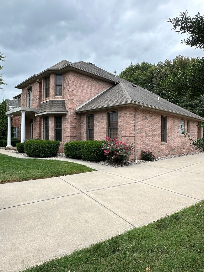 2411 W Dearborn St in Springfield, MO - Building Photo - Building Photo