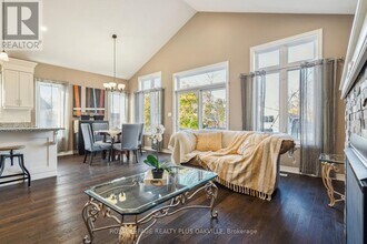 71 Locheed Dr in Hamilton, ON - Building Photo - Building Photo