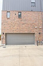 1405 Bronson Ct in Dallas, TX - Building Photo - Building Photo