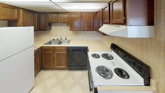 1727 N Grandview Ln in Bismarck, ND - Building Photo