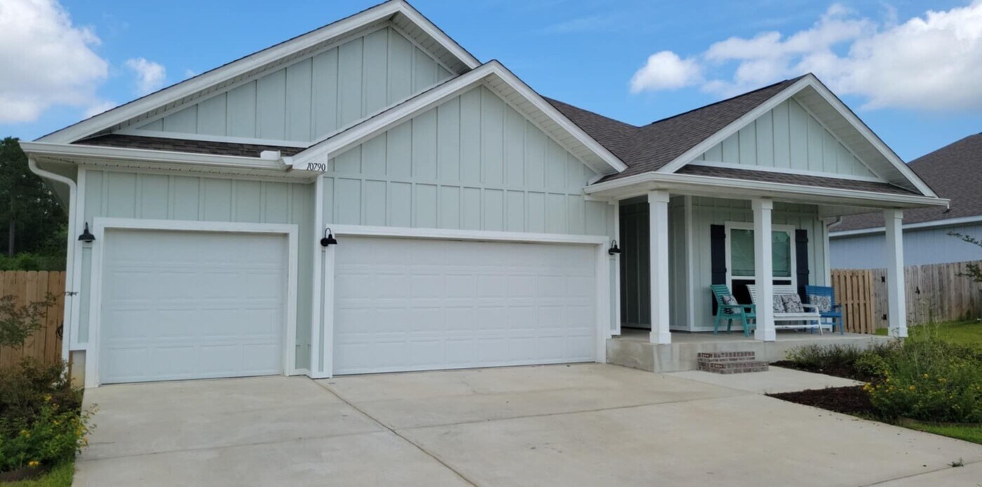 10790 Blacktail Loop in Bellview, FL - Building Photo
