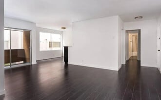 2065 Rodney Drive in Los Angeles, CA - Building Photo