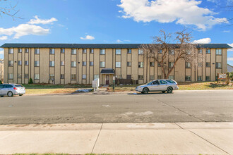 Fox Manor Apartments in Littleton, CO - Building Photo - Primary Photo