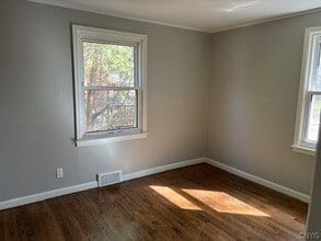 206 Elmbrook Dr in Manlius, NY - Building Photo - Building Photo