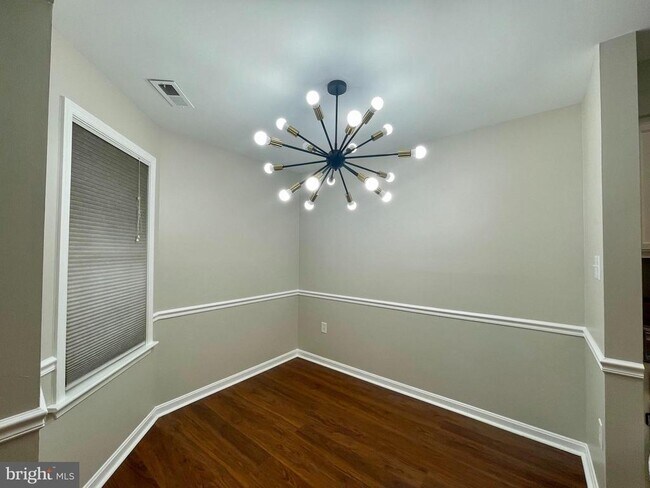 6919 Victoria Dr-Unit -6919-H in Alexandria, VA - Building Photo - Building Photo