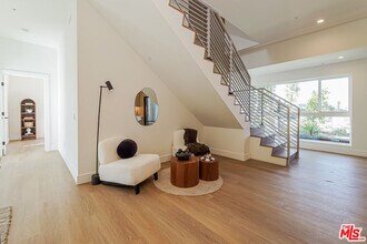 611 N Virgil Ave in Los Angeles, CA - Building Photo - Building Photo