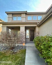 6710 Cinnamon Dr in Sparks, NV - Foto de edificio - Building Photo