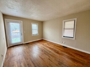 1325 W 24TH St S in Independence, MO - Building Photo - Building Photo