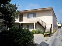 Larch Street in Lawndale, CA - Foto de edificio - Building Photo