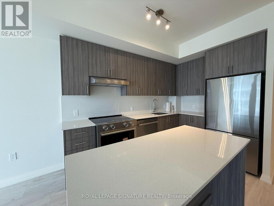 27 Korda Gate in Vaughan, ON - Building Photo