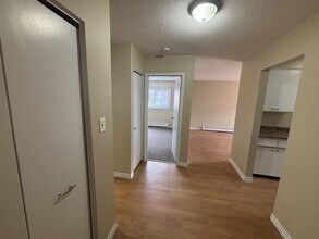 30 Westmount Rd W in Kitchener, ON - Building Photo - Building Photo